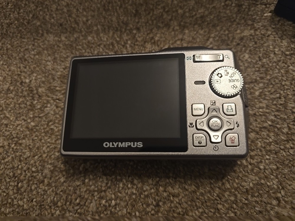 Olympus (mju) 700 digital camera NO BATTERY