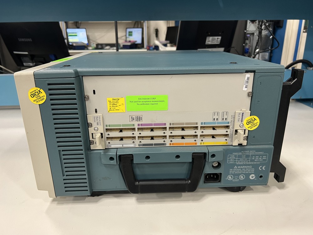 Tektronix TLA704 Logic Analyzer Color Portable Mainframe