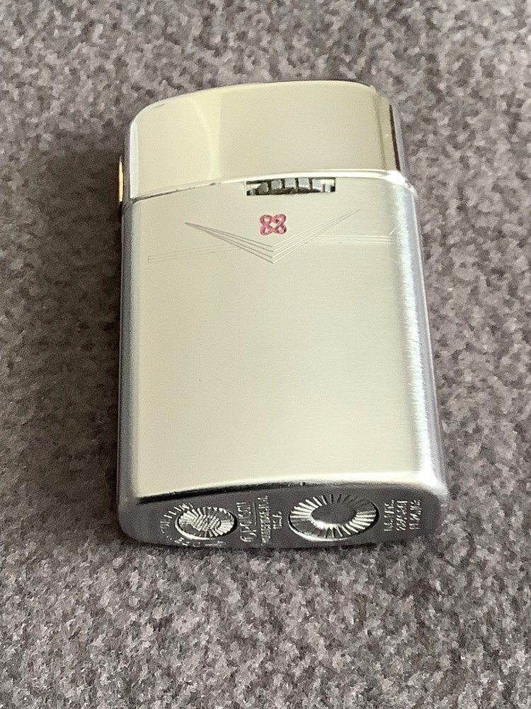 vintage ronson Wind lite varaf lame lighter working