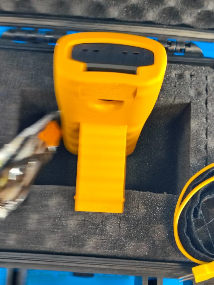 Fluke 54 II Thermocouple Thermometer