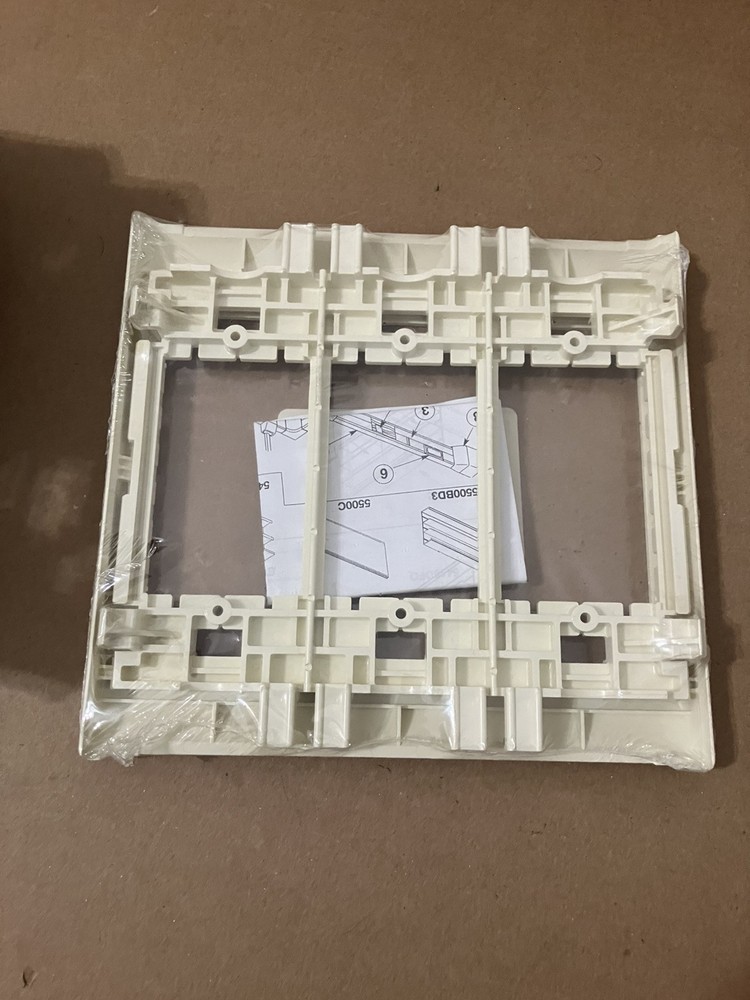 Wiremold 5550 Device Inline Bracket, 5500 Series Raceway, Ivory