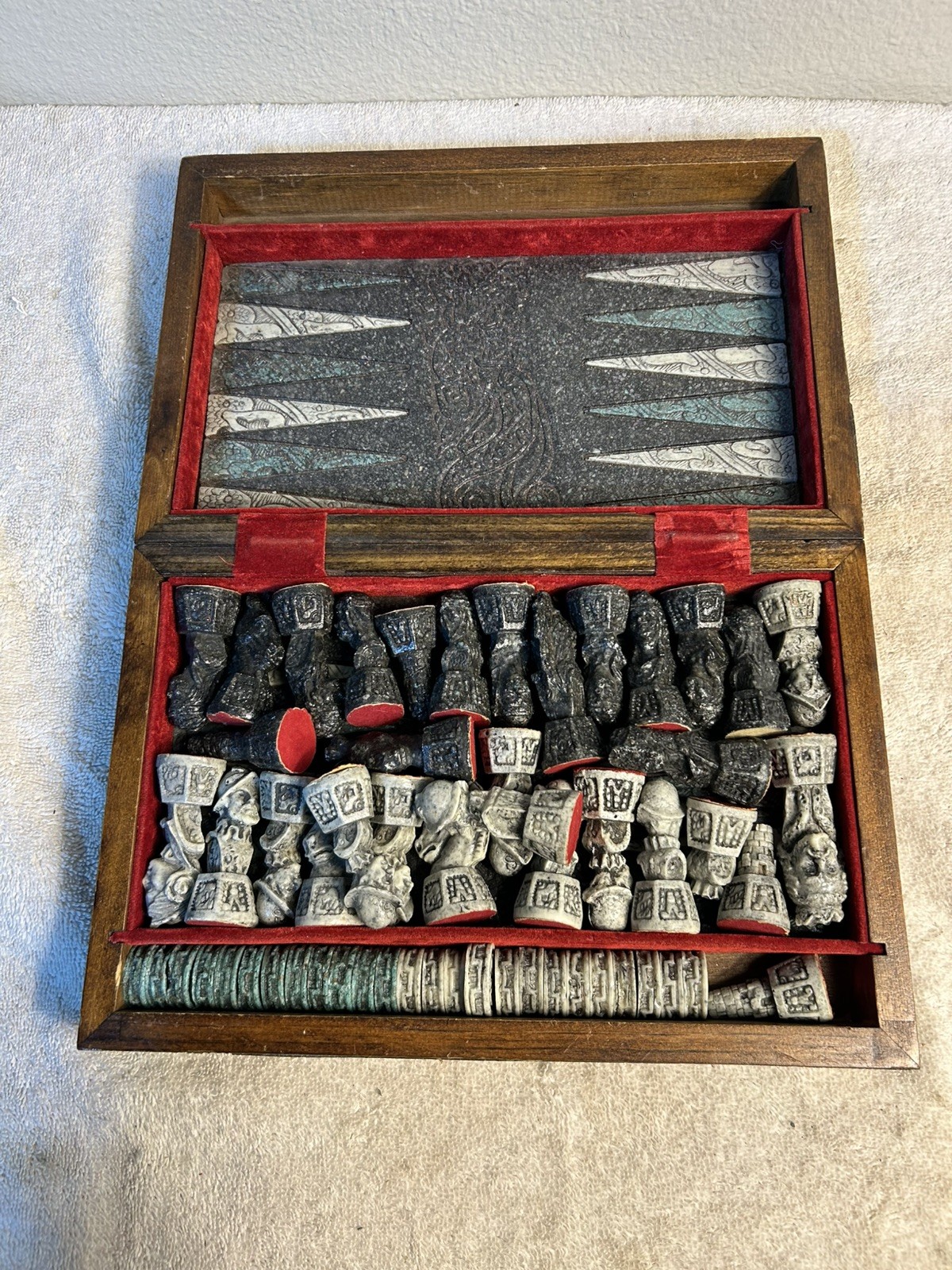 Medieval Skull Busts Mayan Or Aztec Inspired Chess & Backgammon Set - Incomplete