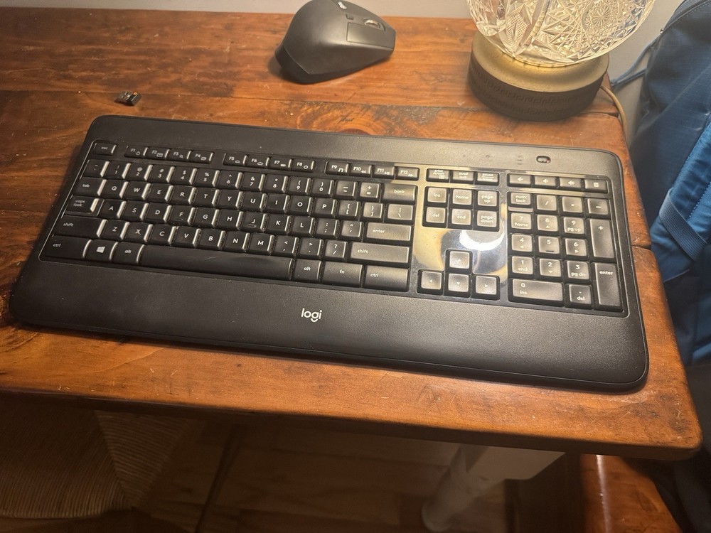 Logitech K800 Wireless Illuminated Keyboard + Logitech MX Master Mouse Combo Set