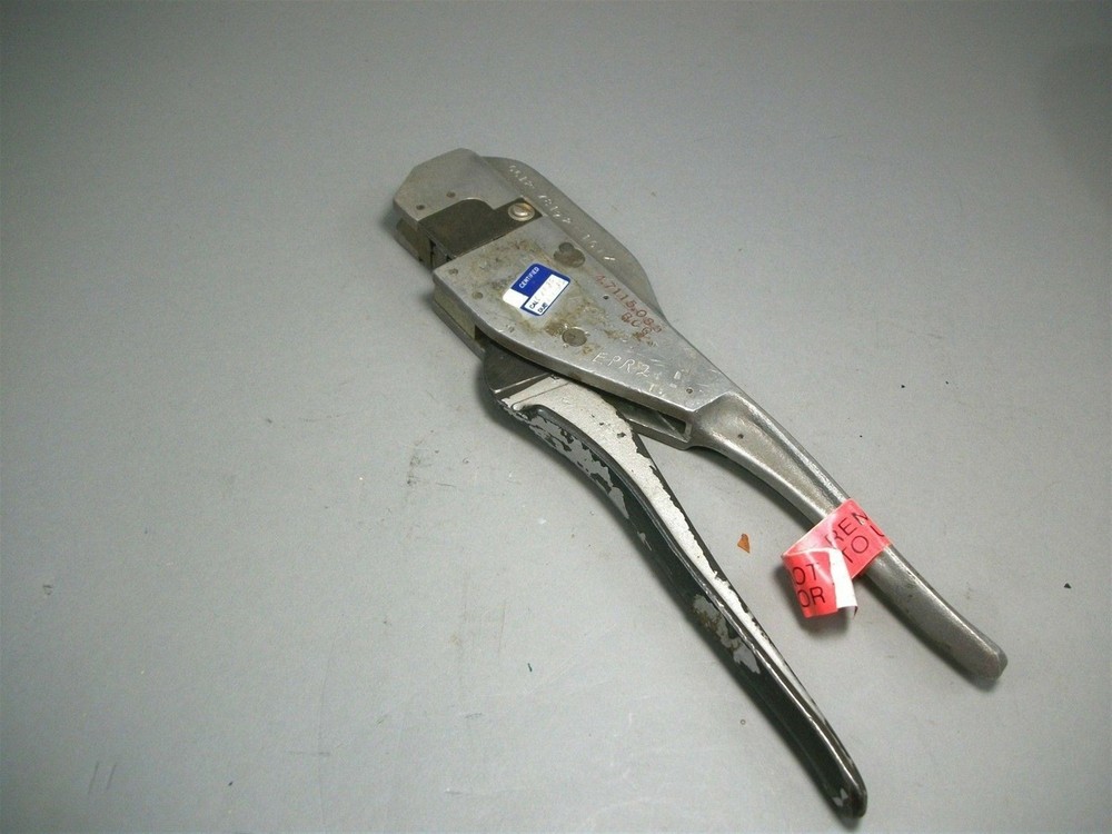 Burndy MR8 Insulated Ring Terminal, Butt Splice Tool Used Good Working Condition