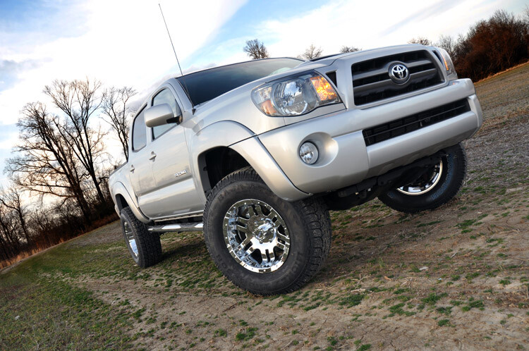 Rough Country 3.5" Lift Kit with N3 Struts & N3 Shocks for 05-23 Toyota Tacoma