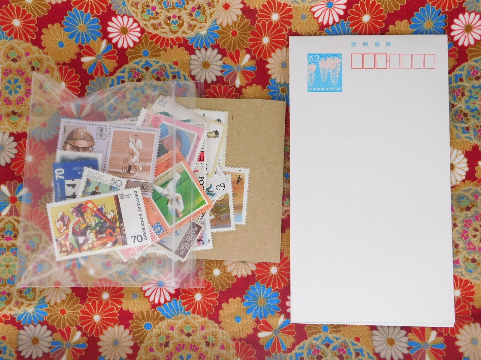 STAMP WORLD WIDE 1000pc lot off paper kiloware philatelic collection used