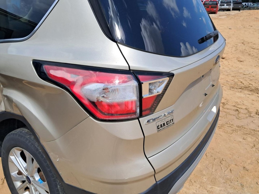 ESCAPE 2018 Glove Box 4753871