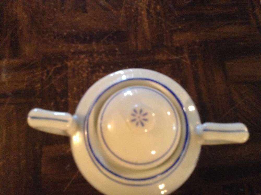 2 handled porcelain jar with lid