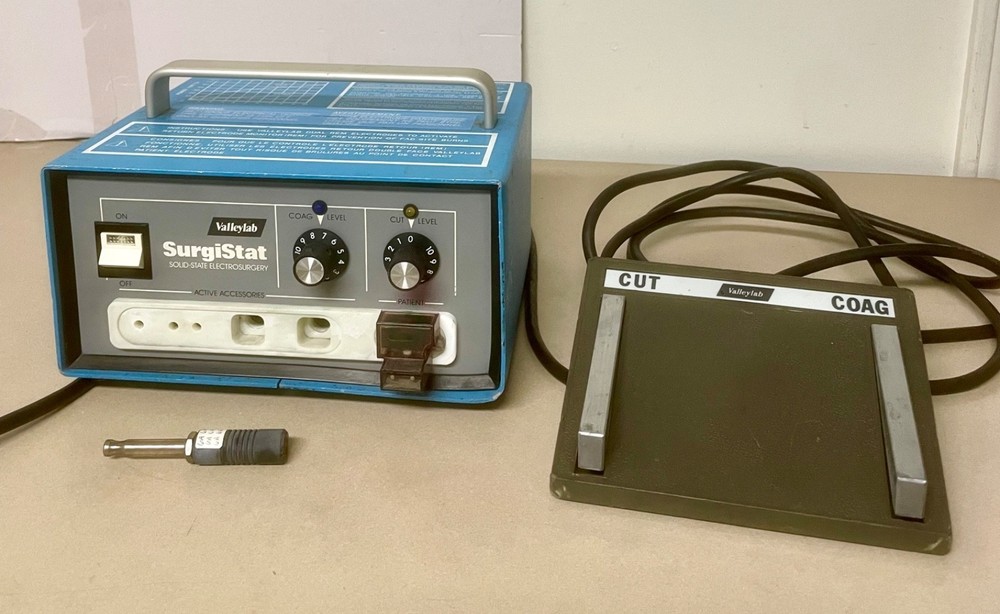 Valleylab SurgiStat Solid State Electrosurgery Unit w/ Footswitch