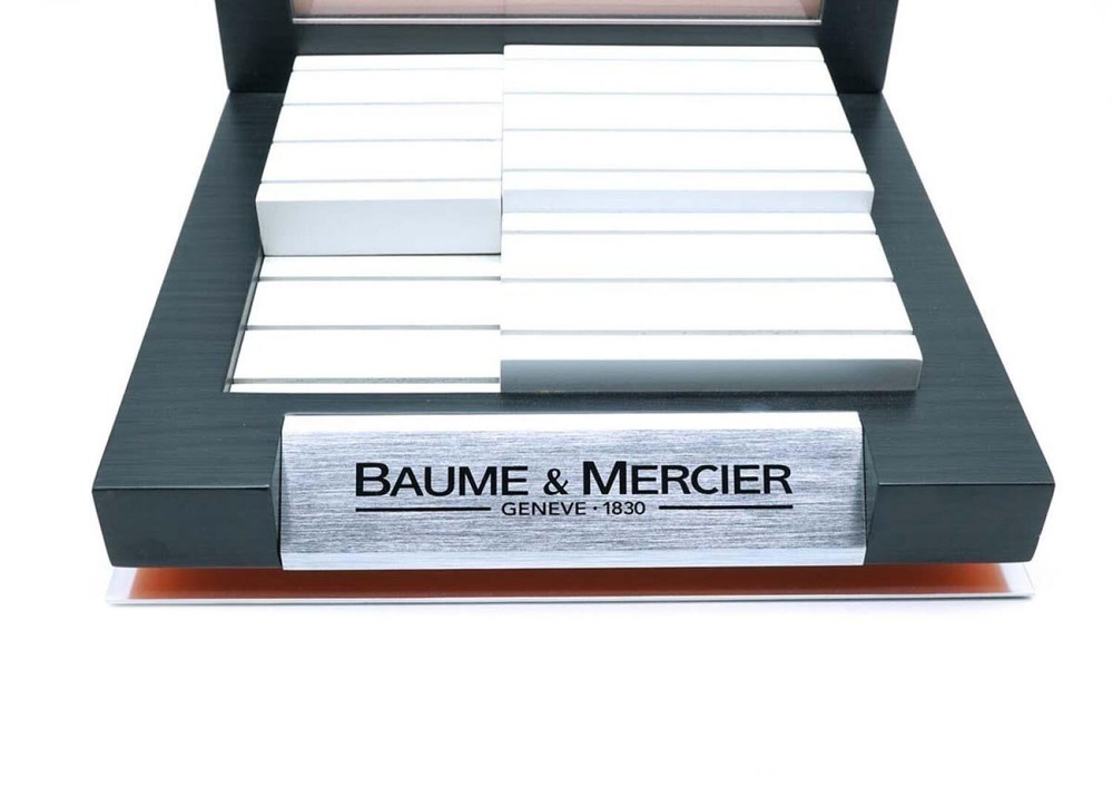 BAUME & MERCIER watch display case. USED!