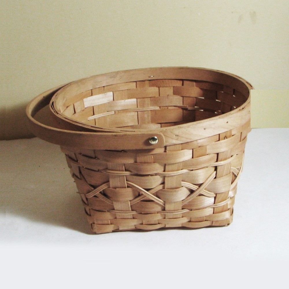 Basket with Moveable Handle, Nice Woven X Pattern, Clean & Fresh 10"x11" LIght
