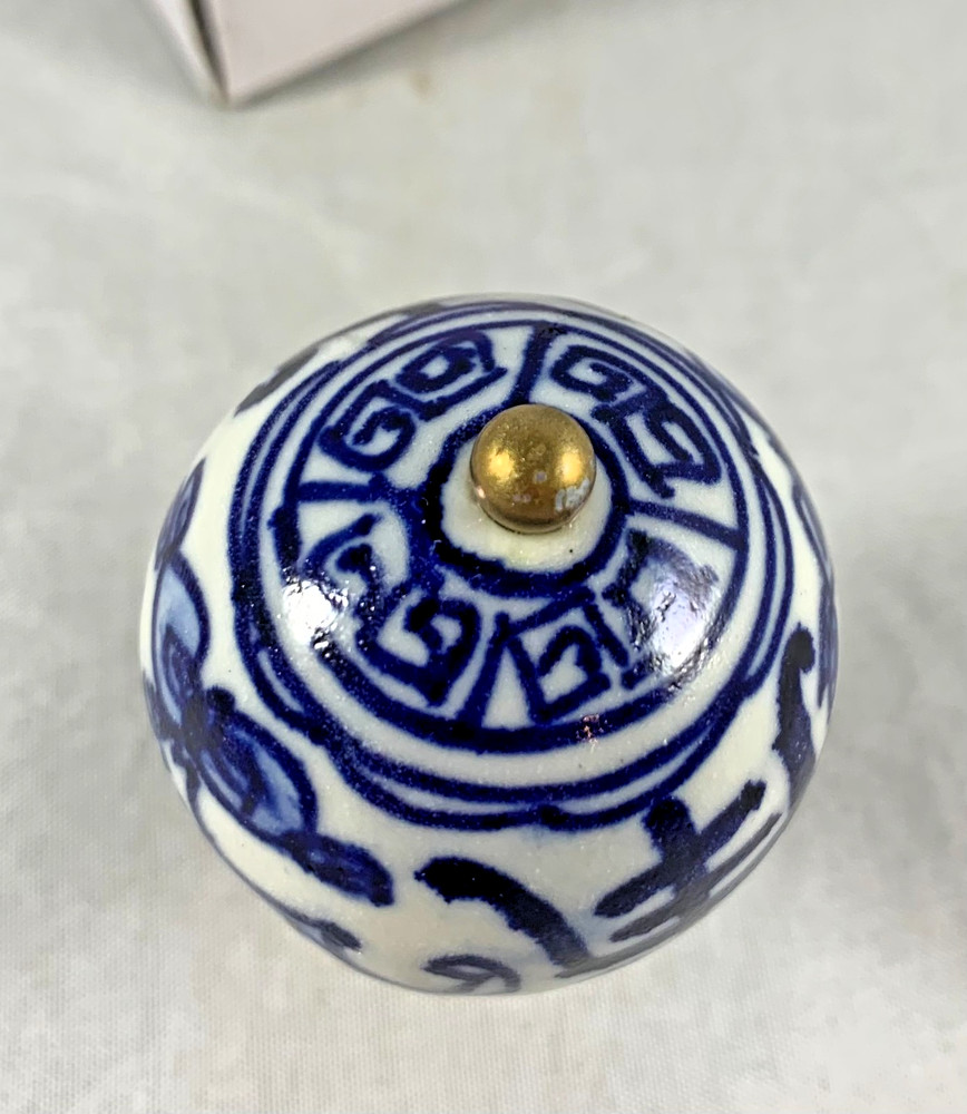 PROSPERITY BLUE AND WHITE FINIAL