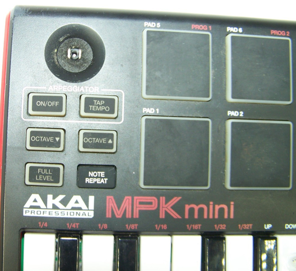 Akai MPK mini professional keyboard NEEDS WORK