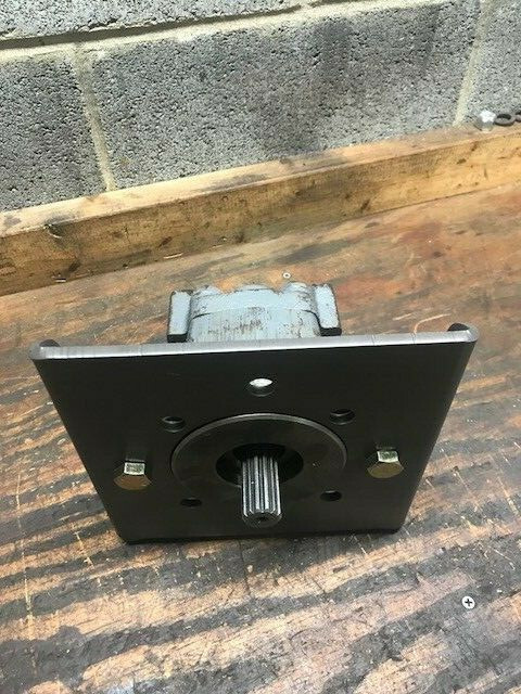 Hydraulic Motor Pump Mount Bracket SAE B 2 bolt or 4 Bolt