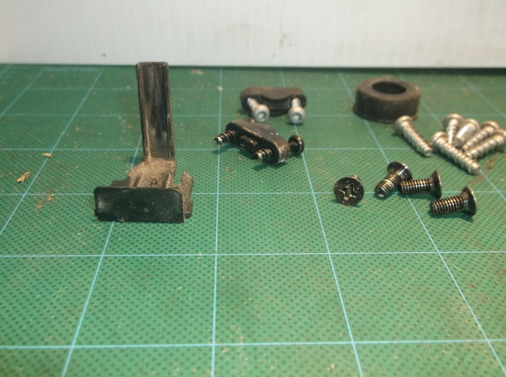 Assorted Parts Only Off A Ridgid R2611 Random Orbit Sander