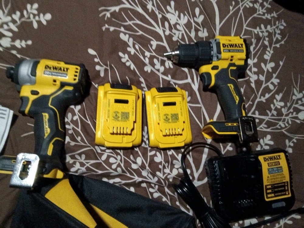 DEWALT ATOMIC 20-Volt MAX Cordless Brushless Compact Drill/Impact Combo Kit -...