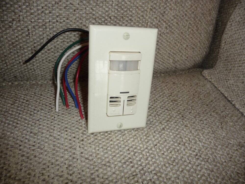 Leviton OSSMD-FTT Multi Tech Dual Relay Sensor W/ Fan Timer Switch Almond