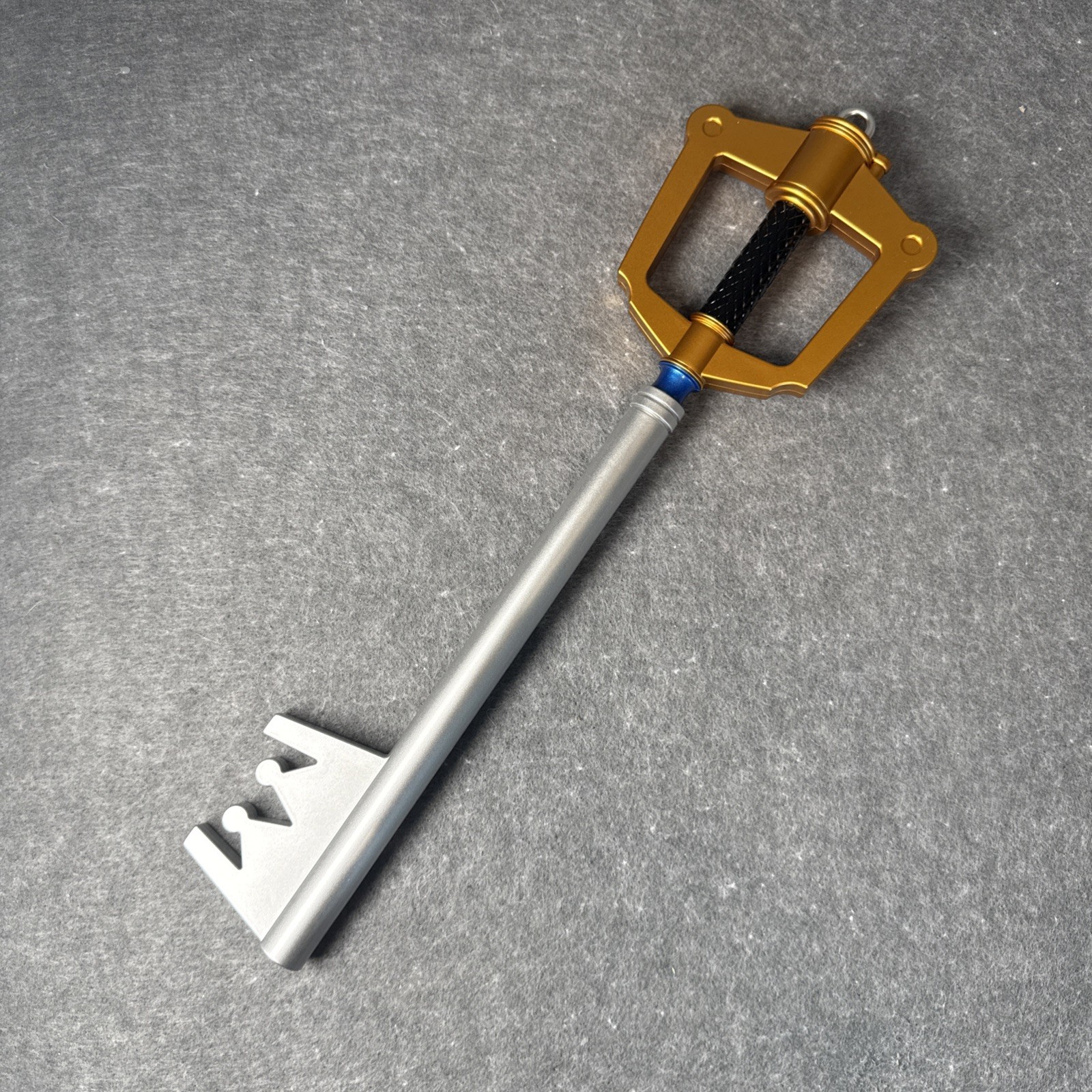 Square Enix KINGDOM HEARTS 14" Replica Light Up Keyblade Kingdom Key NEW Disney