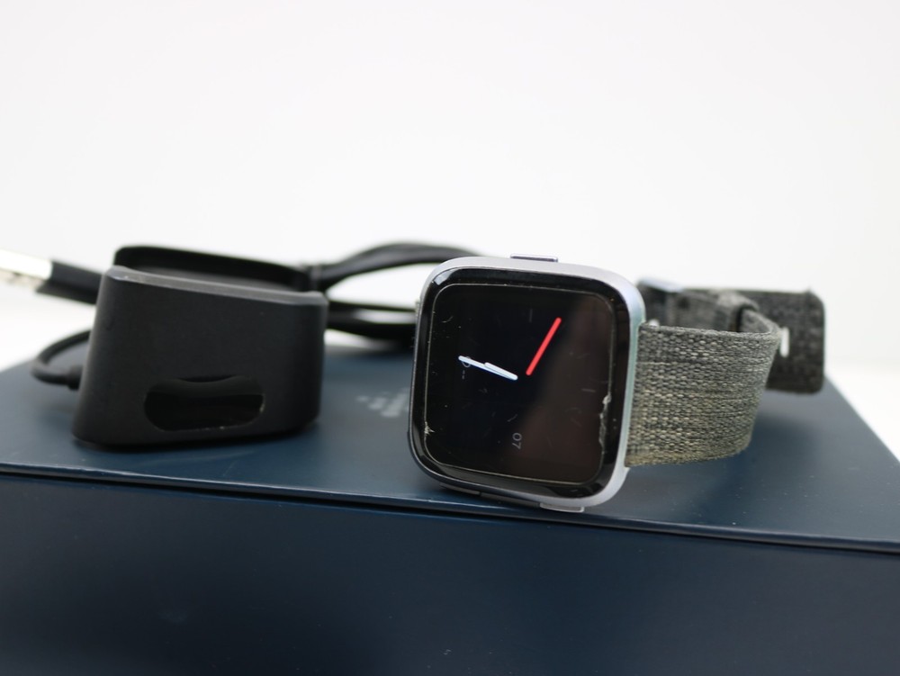 Fitbit Versa Watch FB505