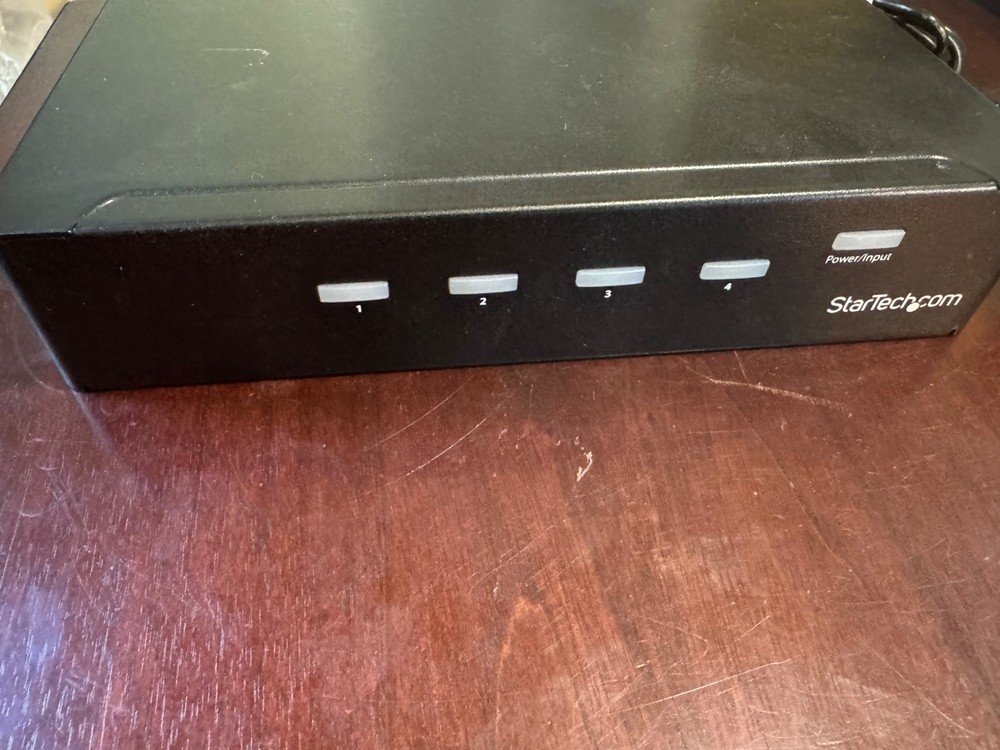 StarTech HDMI 2.0 Switch - 4 Port - 4K 60Hz - HDMI Automatic Video Switch Box