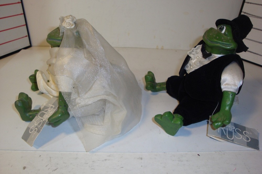 Mr. And Mrs.Pondhopper figures with tags