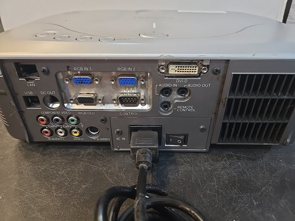 Hitachi CP-X445 Multimedia LCD 60Hz Projector