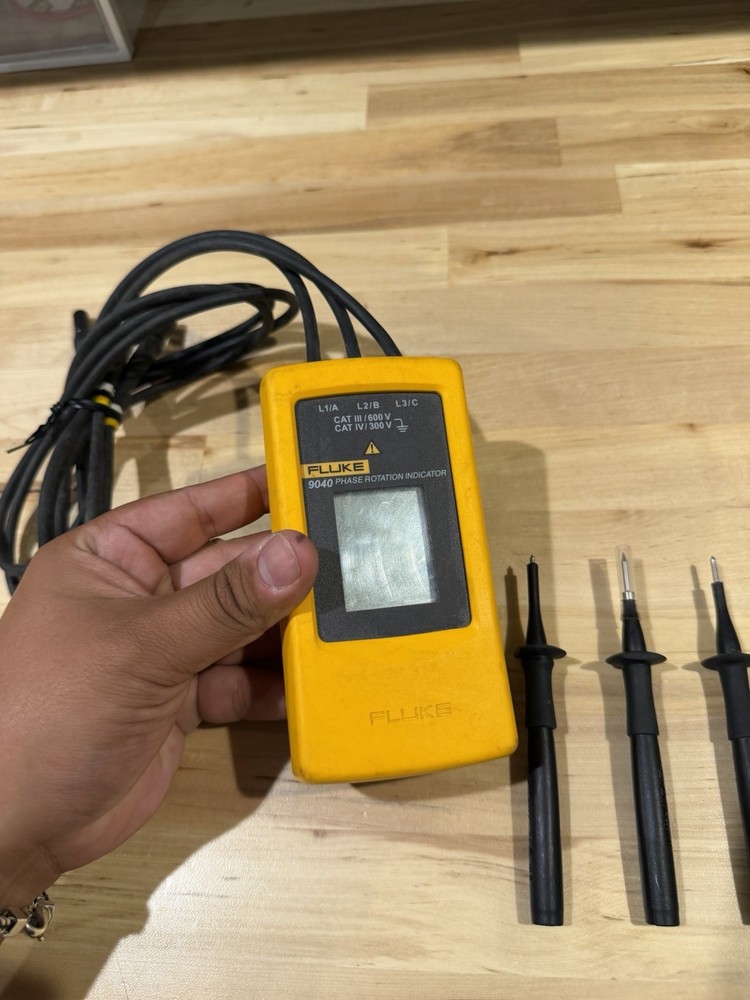 FLUKE 9040 DIGITAL PHASE ROTATION INDICATOR METER (SHIPS FAST) TESTED