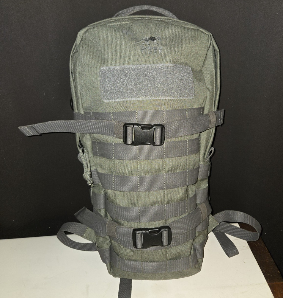 Tasmanian Tiger Essential Pack MKII Green Molle System Patch Holder Hand Loop