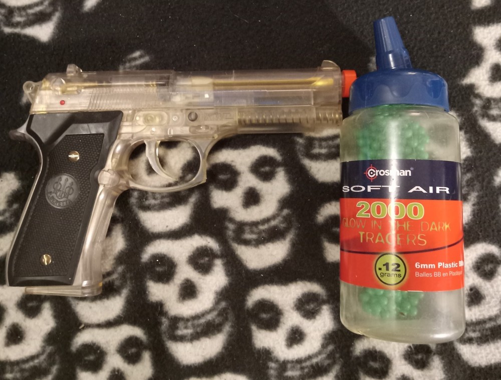 Airsoft Handgun with ammo