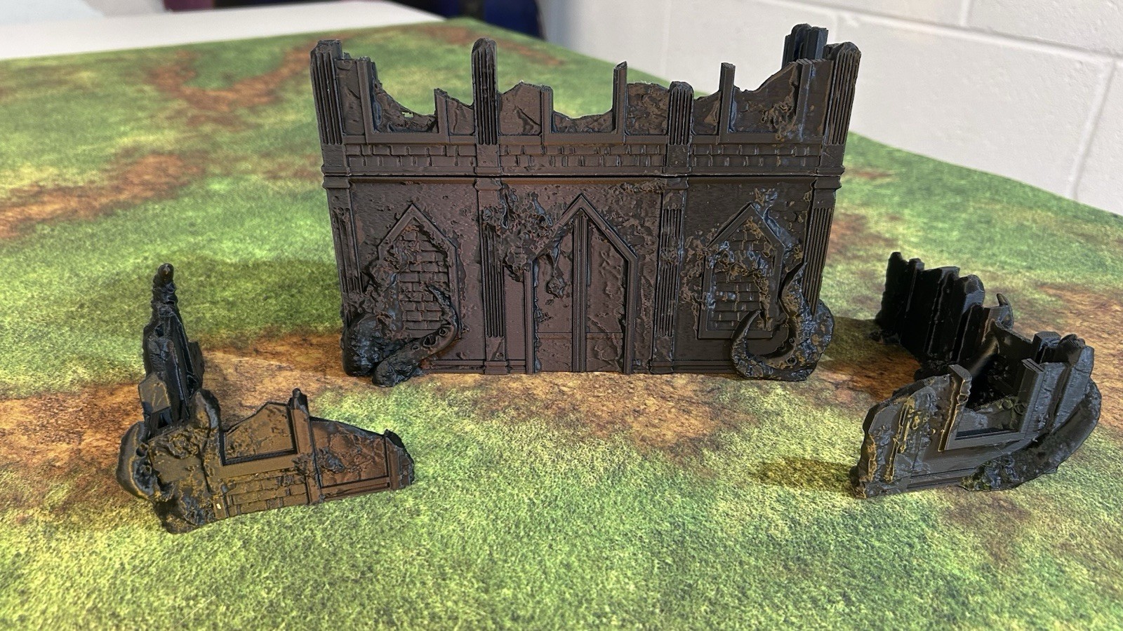 Tabletop Terrain - Infected Ruins - Perfect for Warhammer 40K/Fantasy: 12 pcs