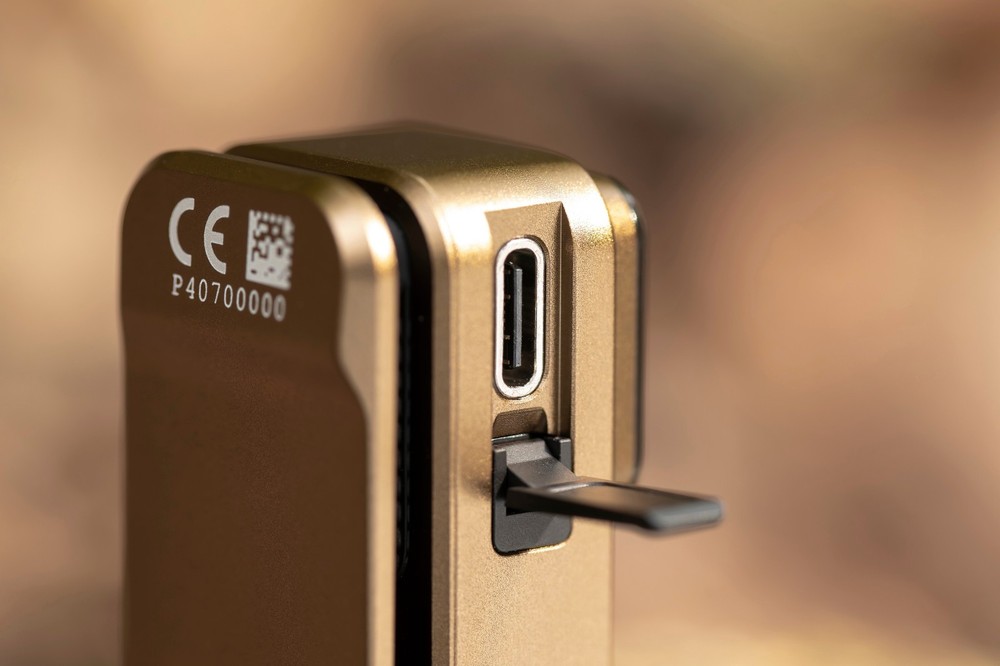 Olight Oclip Pro Ancient Script Flashlight, Floodlight Spotlight/Red Light, 500L