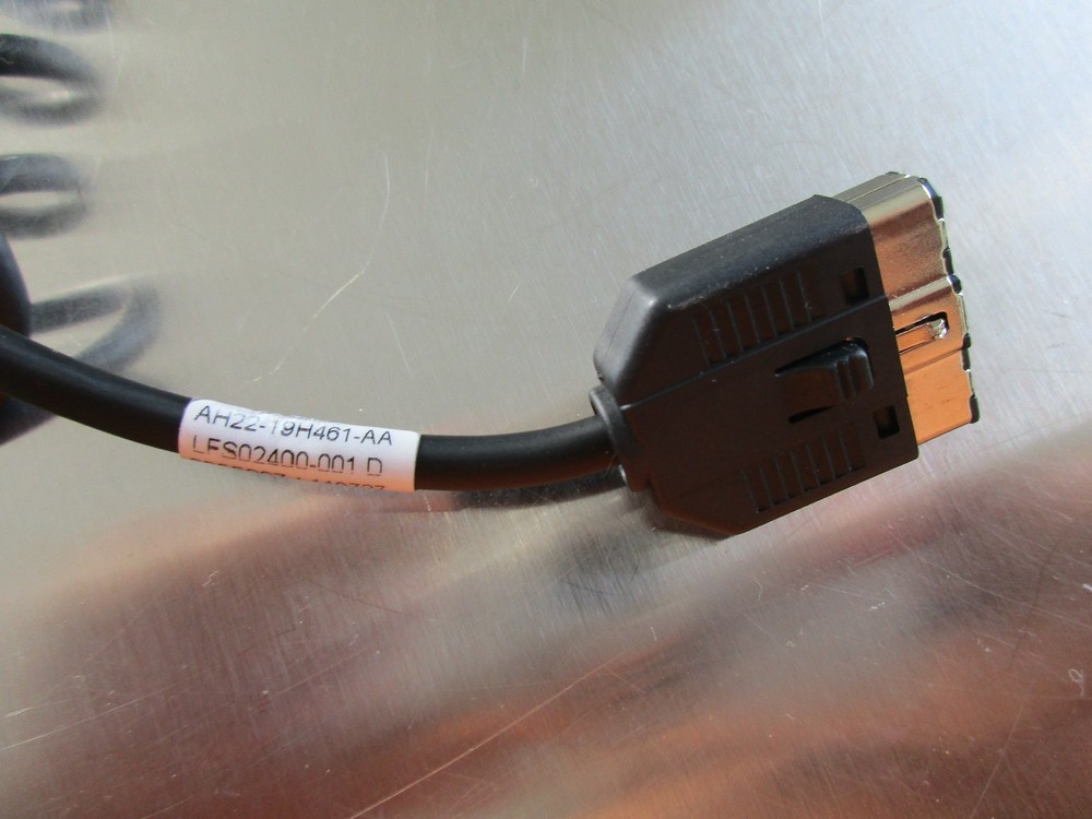 RANGE ROVER iPhone iPod Audio Link Interface Cable LR4 LAND ROVER AH22-19H461-AA