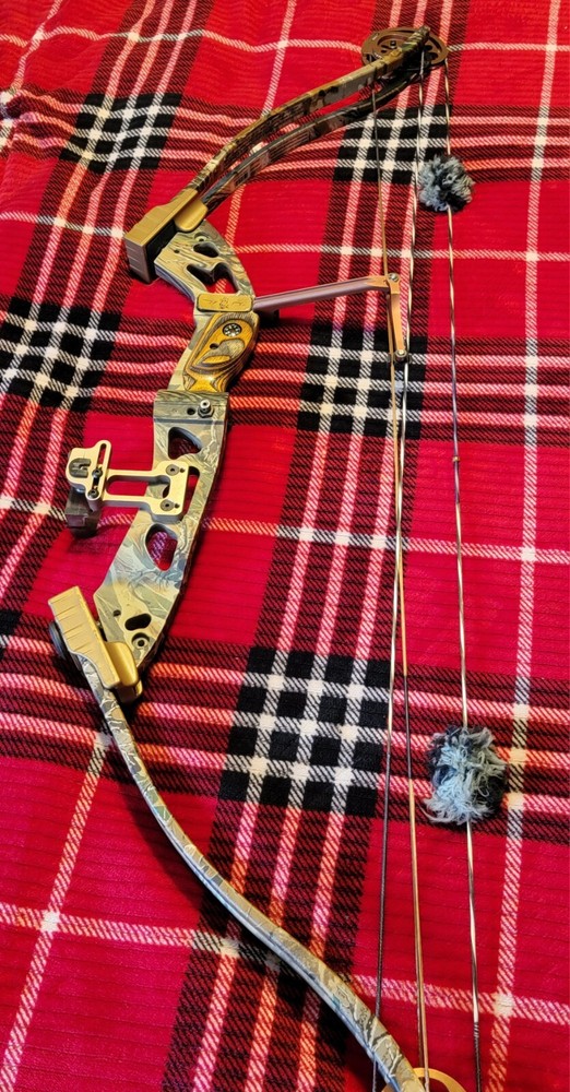 Fred Bear Code Compound Bow + Arrows and Case + QUICK shot Minty