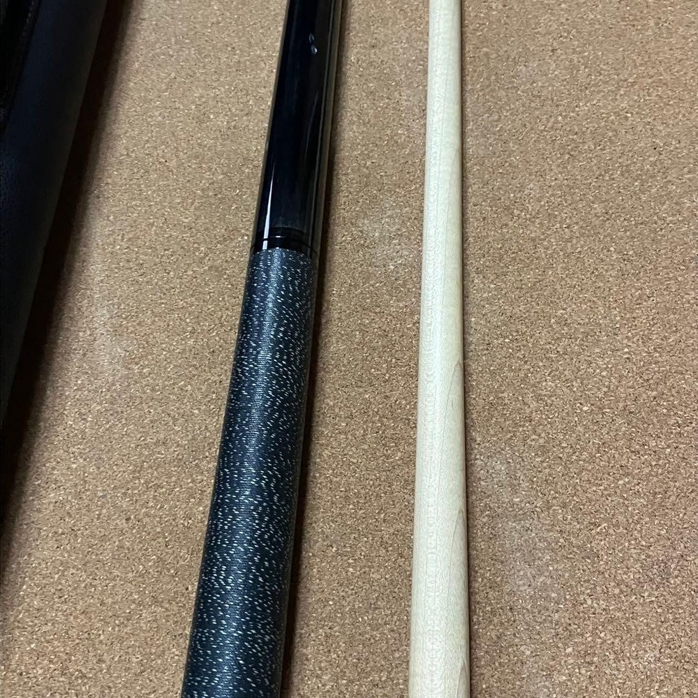 Mezz Jump & Break Cue with Case Used Pool Stick