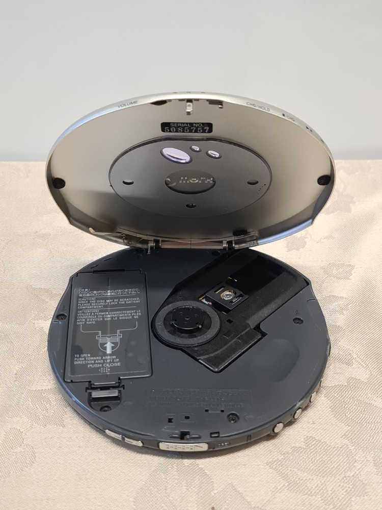SONY Walkman D-EJ915 CD Player & Battery Case