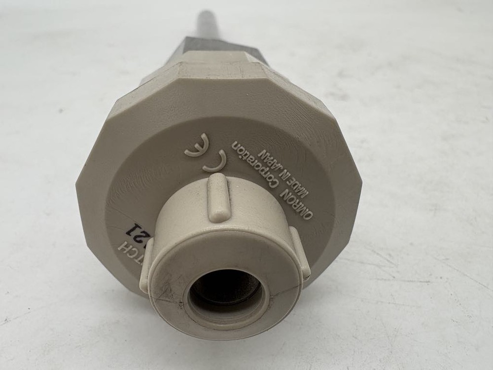 Omron E7B-121 Level switch