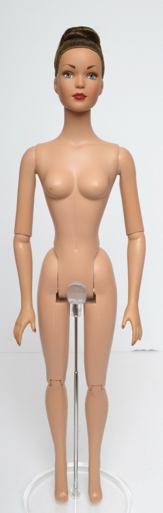 ELLOWYNE DOLL STAND (POLE IS TELESCOPING) fits TONNERS EVANGELINE GENE & KD