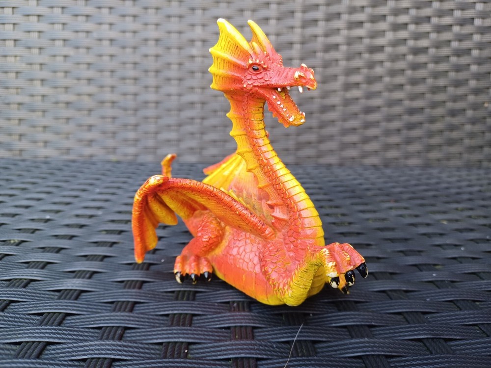 ELC Power Dragon pull back wheels Britains Deetail Dungeons & Dragons