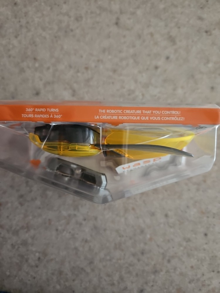Hexbug Micro Robotic Creatures Mechanicals Wasp Yellow R/C Remote Control NIB