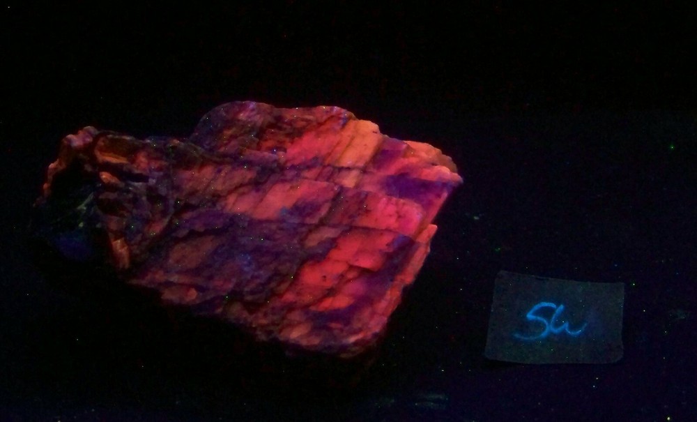 Fluorescent AZ Calcite SW UV Specimen
