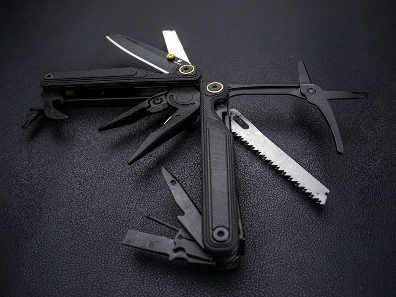 Leatherman Wave Alpha Obsidian Black Multi-Tool (WAVAL-OB)