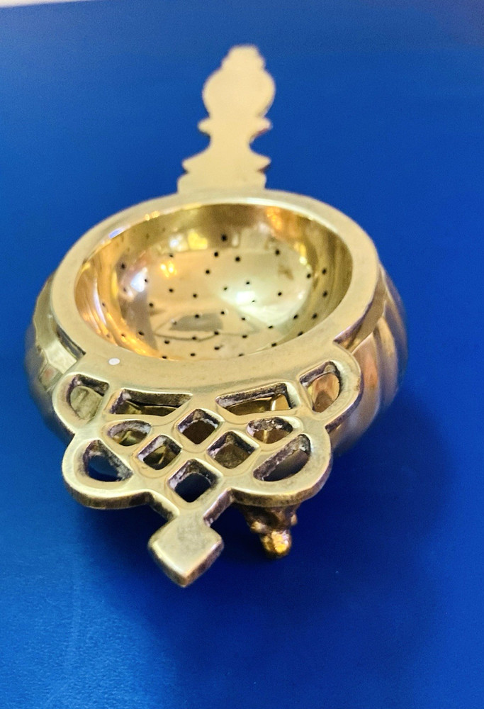 VTG 2 PC. Weighted Silver Plate Tea Strainer Crown Design Handle/Footed