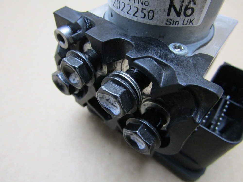 Triumph Speed Triple RS 1050 2019 ABS pump control module (12887)