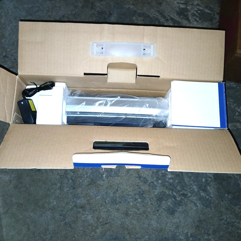 MICROTEK ScanMaker i320 CCD 48-Bit Color Desktop Flatbed Scanner