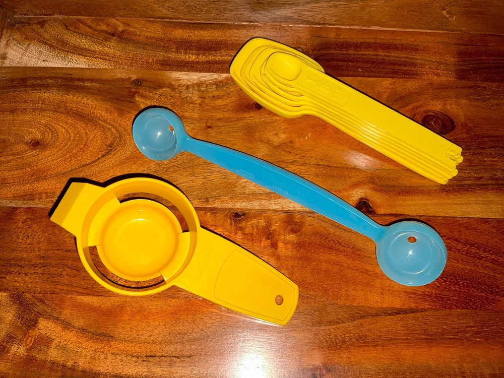 Vintage Tupperware Baking Egg Separator Melon Scoop 6 Nesting Measuring Spoons