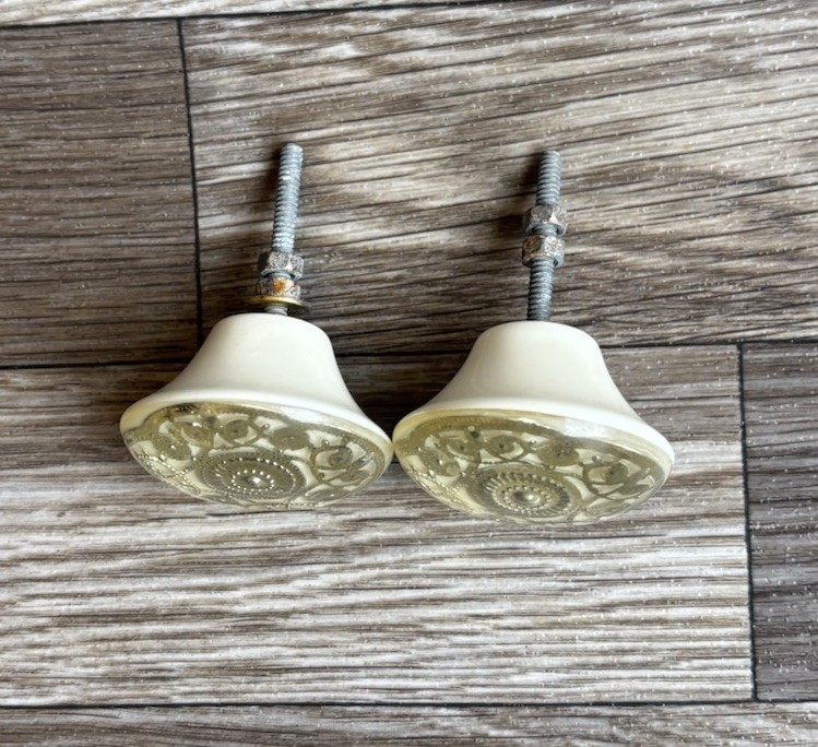 Set Of 2 Gold Filigree Designed Knobs Drawer Pulls Hardware Vintage Style 2”