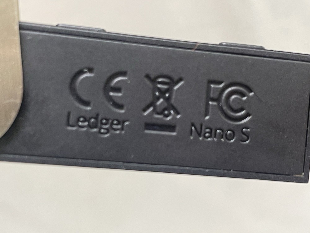 Ledger Nano S Crypto Hardware Wallet