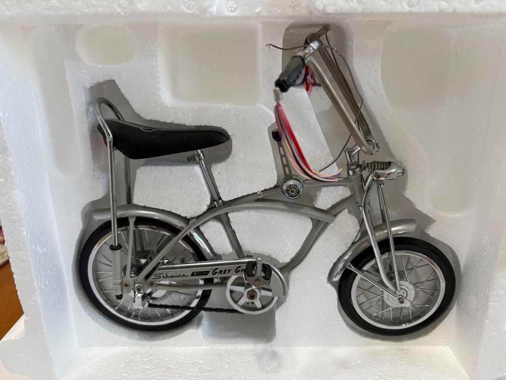 Schwinn Sting-Ray Grey Ghost 1:6 Scale