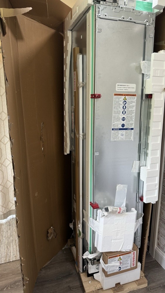 Bosch Benchmark Freezer. Model # B18IF905SP