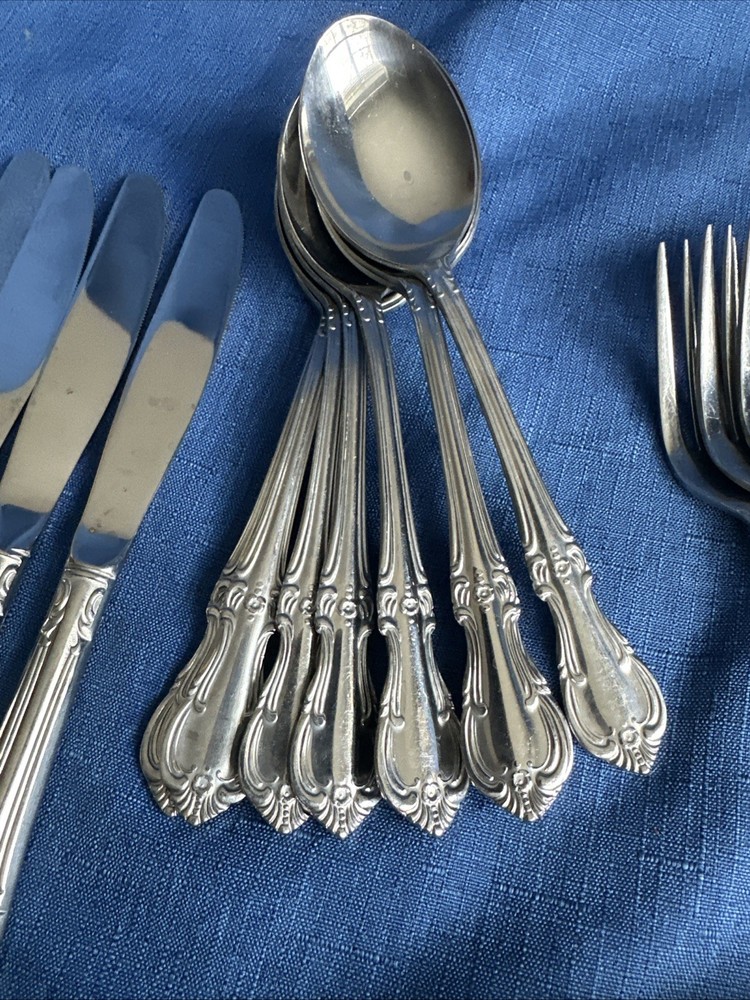 39 Pcs Salem Silversmiths VICTORIA Pattern Flatware Inv#40